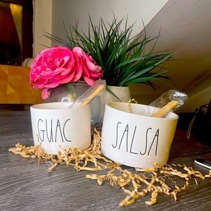 Rae Dunn Guacamole and salsa bowl 💃🏻
